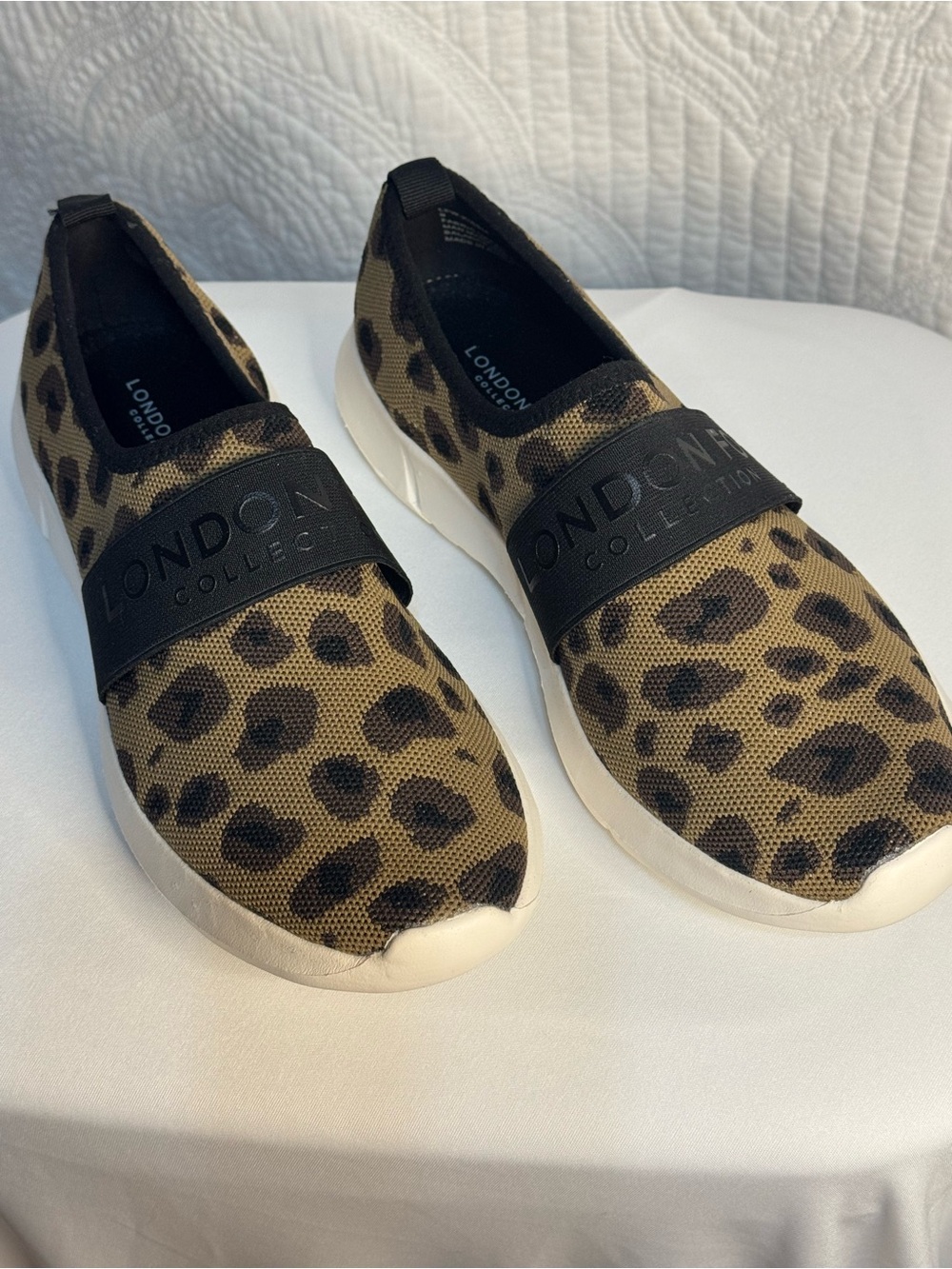 London Fog Collection Leopard-Print Elastic Band Slip-On Sneakers.
Size 9